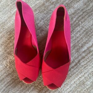 Tory Burch Wedge | Size 9 | Red and Pink